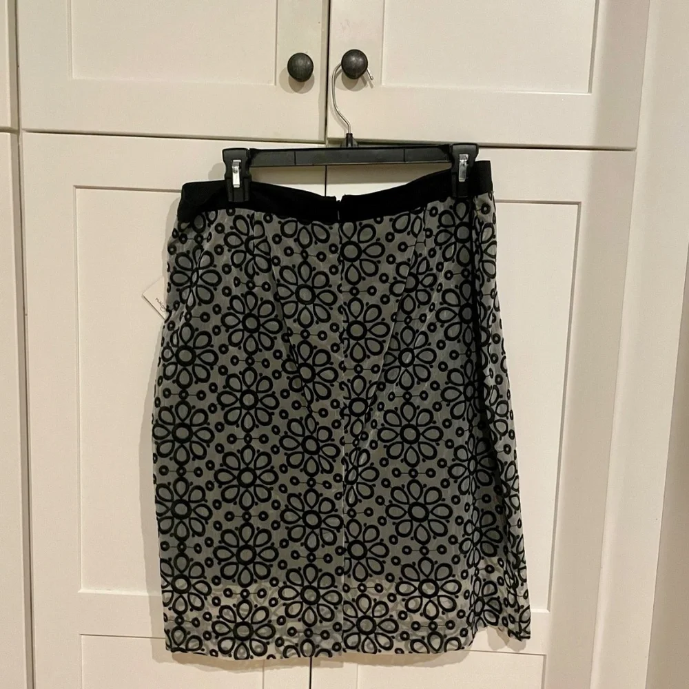NWT Size 14 Gray and Black Daisy Halogen Nordstrom Skirt - Picture 2 of 4